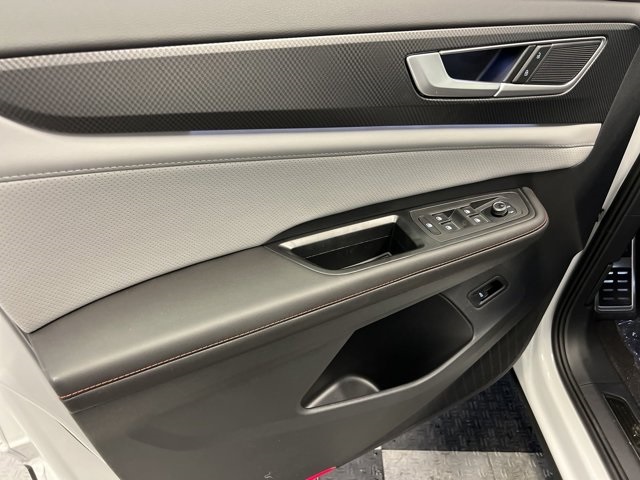 Vehicle image 8 of 22
