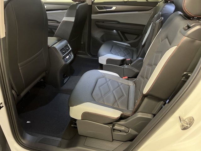 Vehicle image 10 of 22