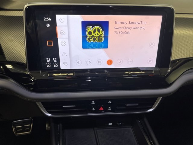 Vehicle image 17 of 22