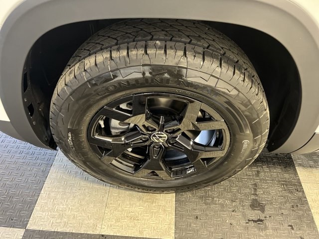 Vehicle image 9 of 22