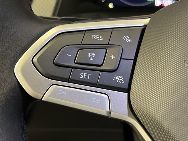 Vehicle image 14 of 22