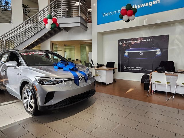 Vehicle image 26 of 30