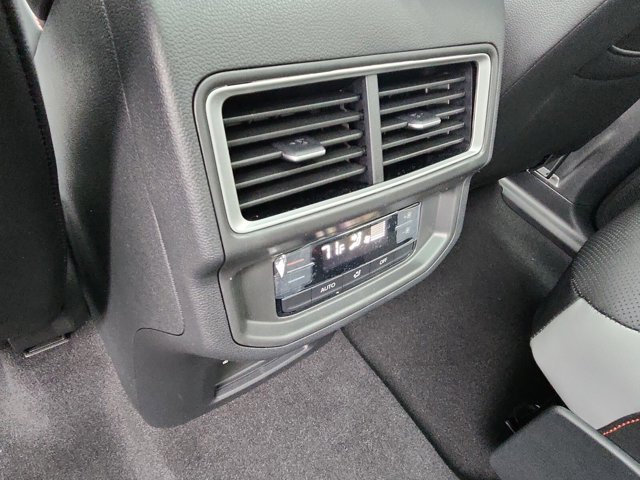 Vehicle image 18 of 30