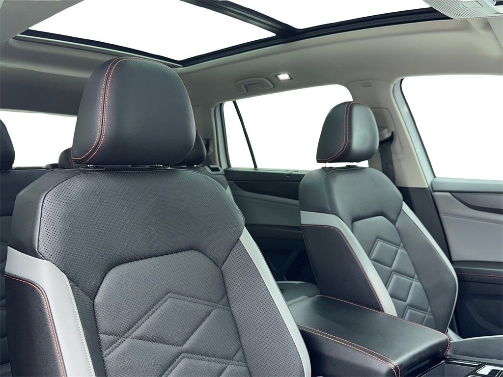 2024 Volkswagen Atlas 2.0T Peak Edition SE w/Technology Image 43 of 60