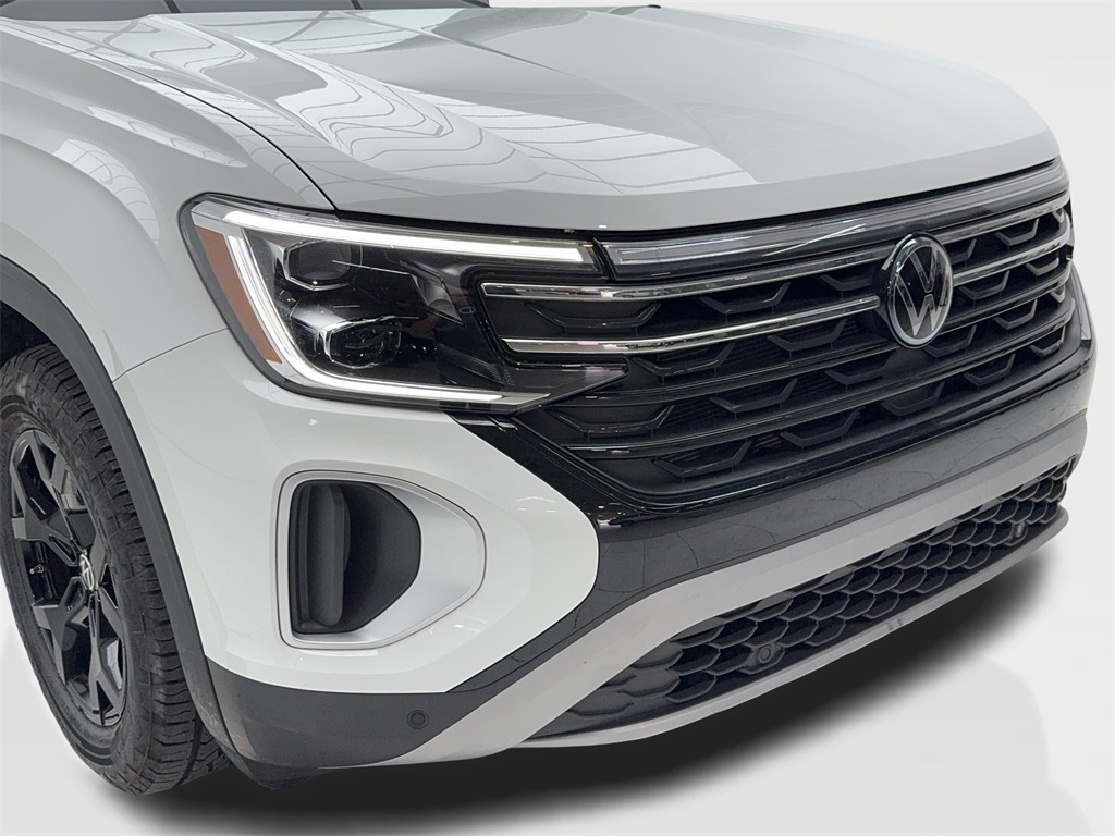 2024 Volkswagen Atlas 2.0T Peak Edition SE w/Technology Image 9 of 60