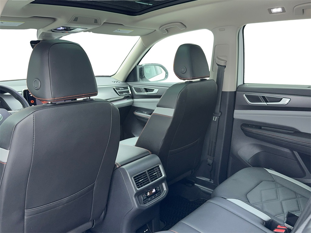 2024 Volkswagen Atlas 2.0T Peak Edition SE w/Technology Image 39 of 60