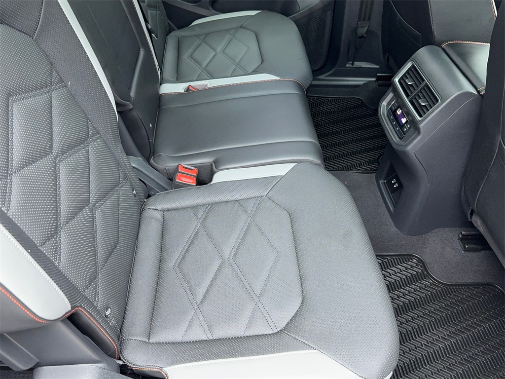 2024 Volkswagen Atlas 2.0T Peak Edition SE w/Technology Image 48 of 60