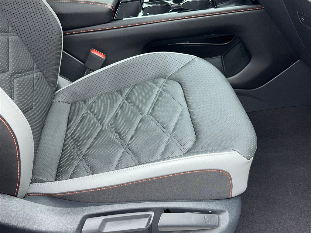 2024 Volkswagen Atlas 2.0T Peak Edition SE w/Technology Image 44 of 60