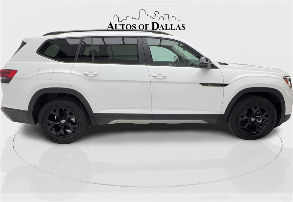 2024 Volkswagen Atlas 2.0T Peak Edition SE w/Technology Image 4 of 60