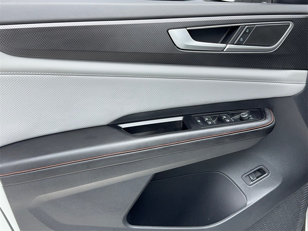 2024 Volkswagen Atlas 2.0T Peak Edition SE w/Technology Image 37 of 60