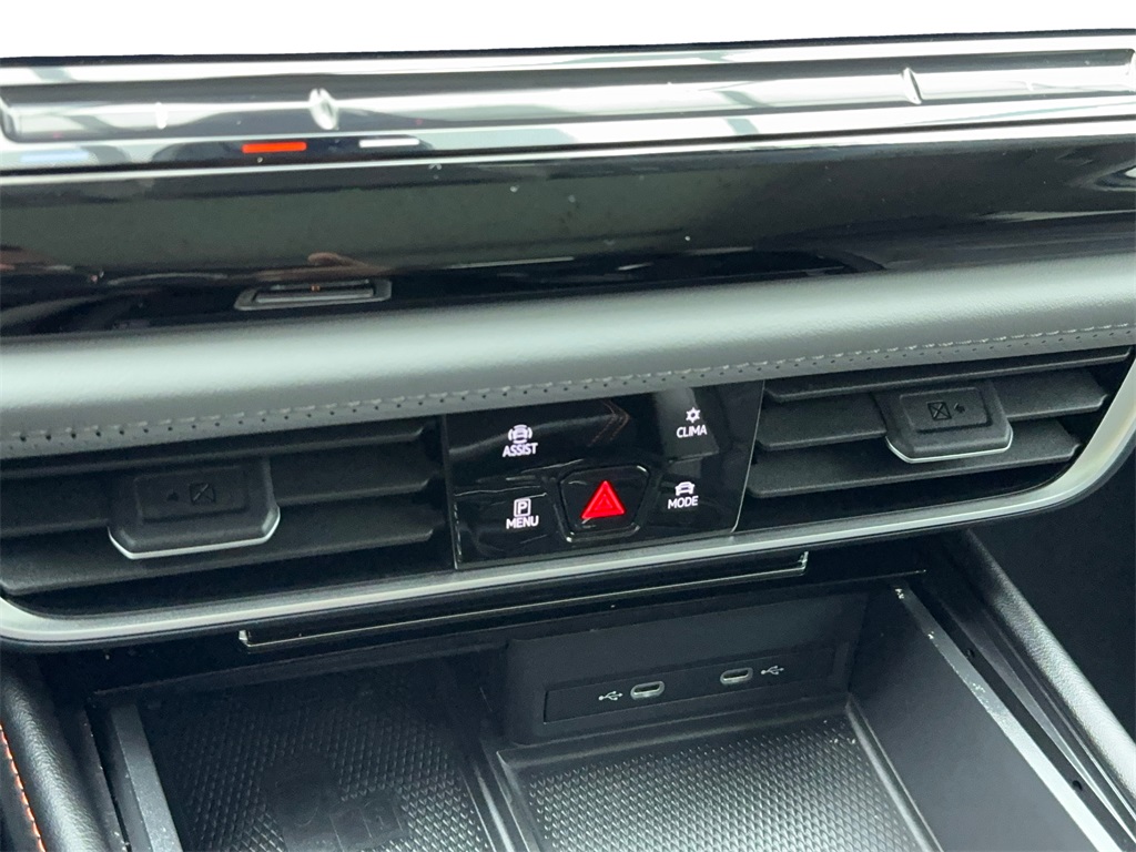 2024 Volkswagen Atlas 2.0T Peak Edition SE w/Technology Image 29 of 60