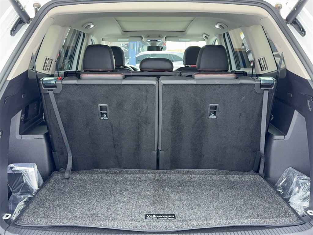 2024 Volkswagen Atlas 2.0T Peak Edition SE w/Technology Image 13 of 60