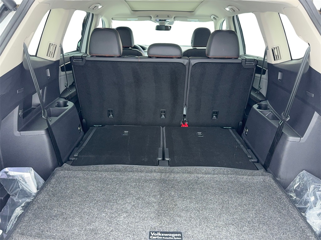 2024 Volkswagen Atlas 2.0T Peak Edition SE w/Technology Image 12 of 60