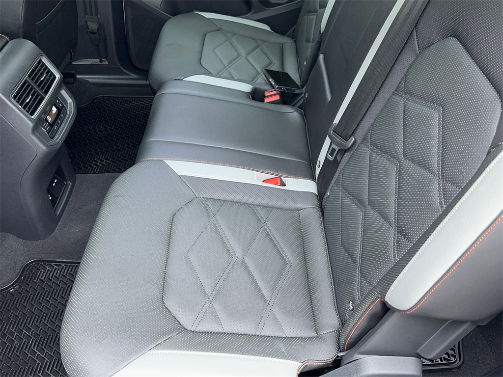 2024 Volkswagen Atlas 2.0T Peak Edition SE w/Technology Image 40 of 60