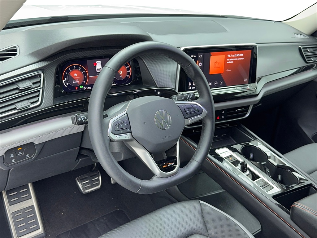 2024 Volkswagen Atlas 2.0T Peak Edition SE w/Technology Image 16 of 60