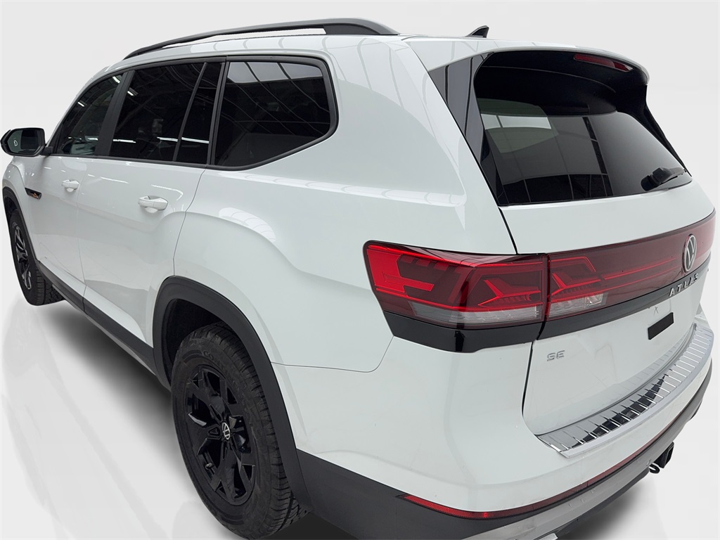 2024 Volkswagen Atlas 2.0T Peak Edition SE w/Technology Image 7 of 60