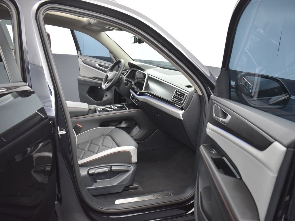 Vehicle image 40 of 45