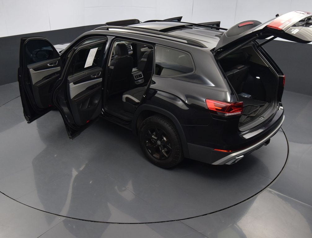 Vehicle image 27 of 45