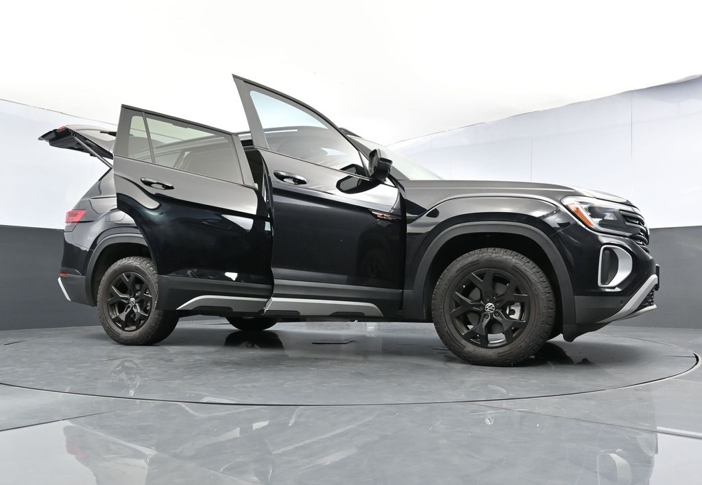 Vehicle image 8 of 45