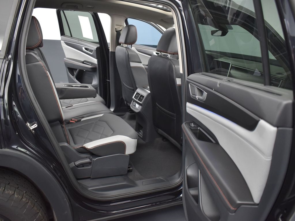 Vehicle image 24 of 45