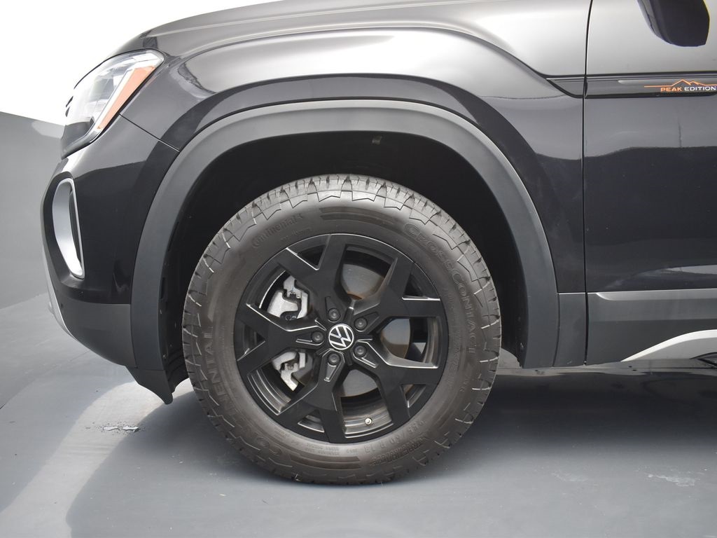 Vehicle image 21 of 45