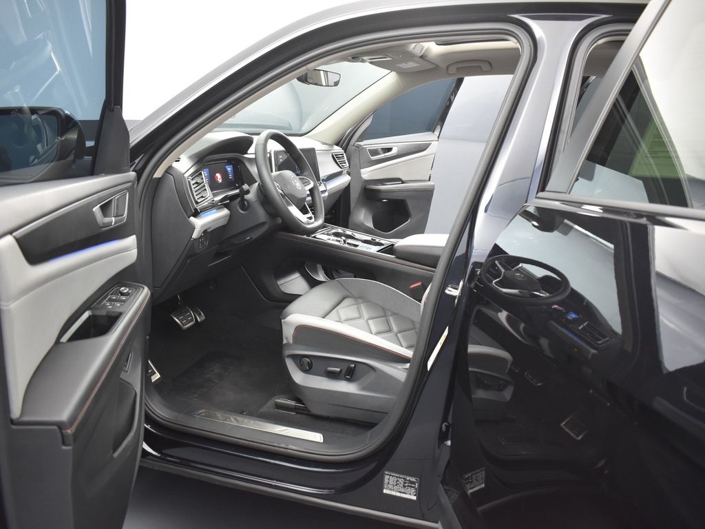 Vehicle image 26 of 45