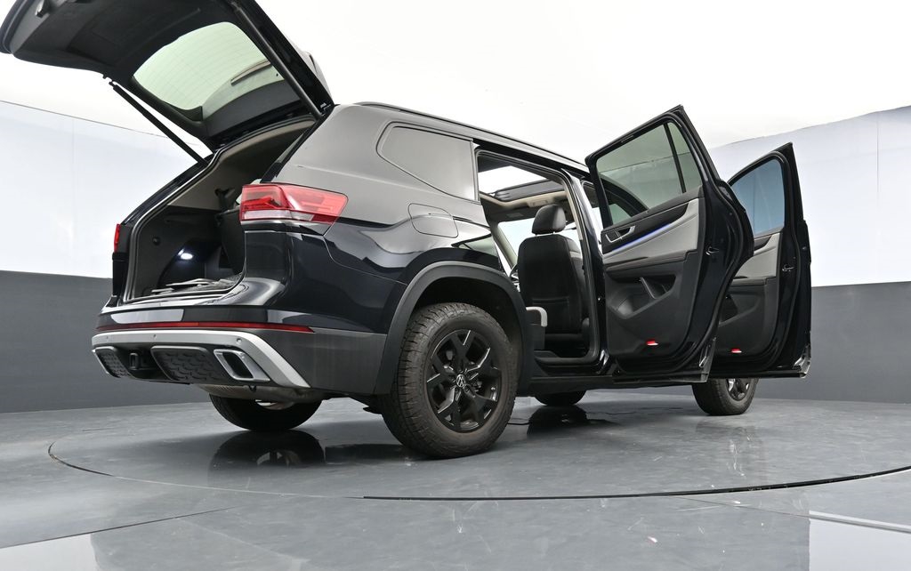 Vehicle image 41 of 45