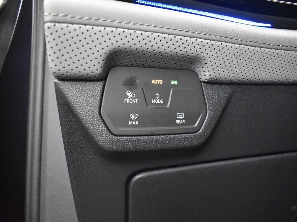 Vehicle image 36 of 45