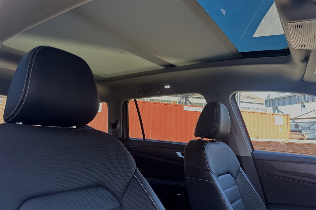 Vehicle image 8 of 19