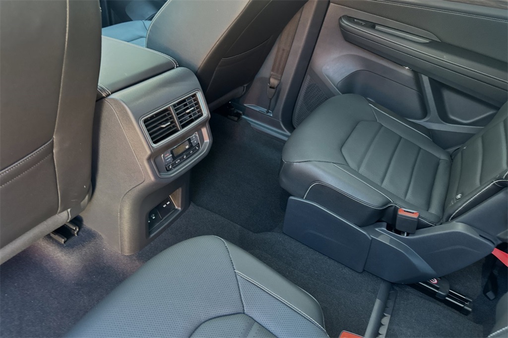 Vehicle image 18 of 19