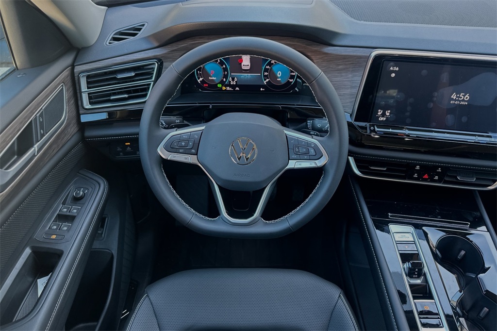 Vehicle image 9 of 19
