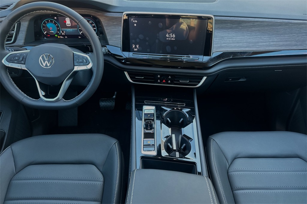 Vehicle image 10 of 19