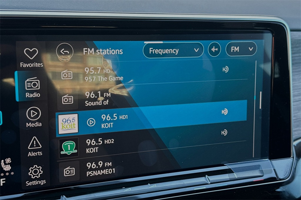 Vehicle image 11 of 19