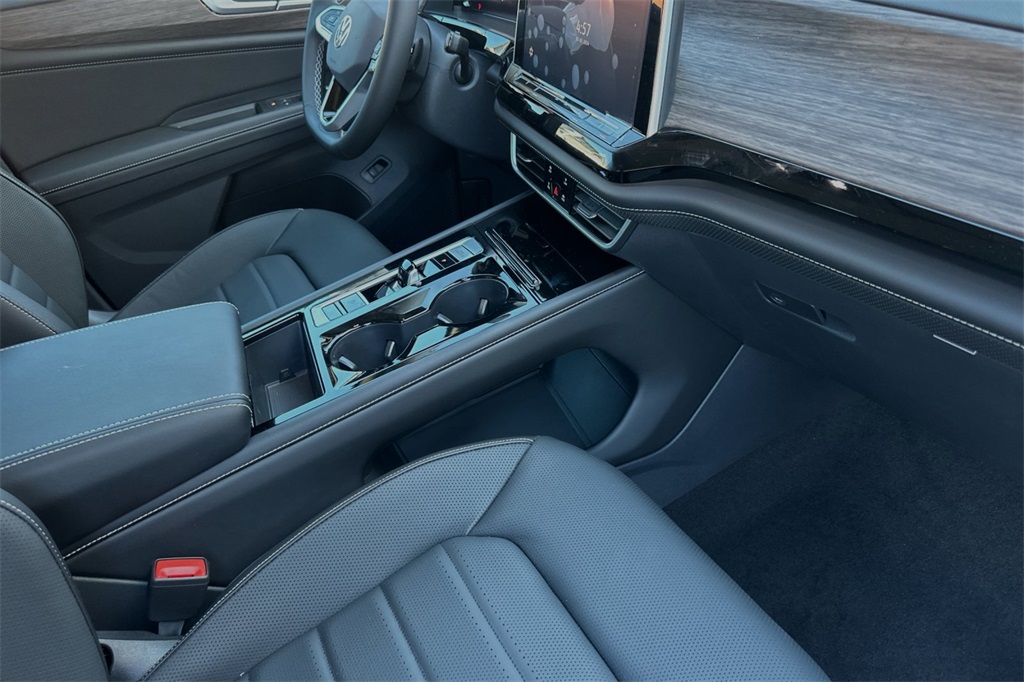 Vehicle image 14 of 19