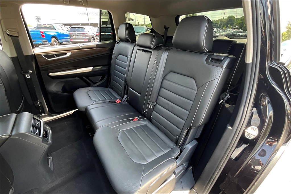 2024 Volkswagen Atlas 2.0T SEL Image 13 of 34