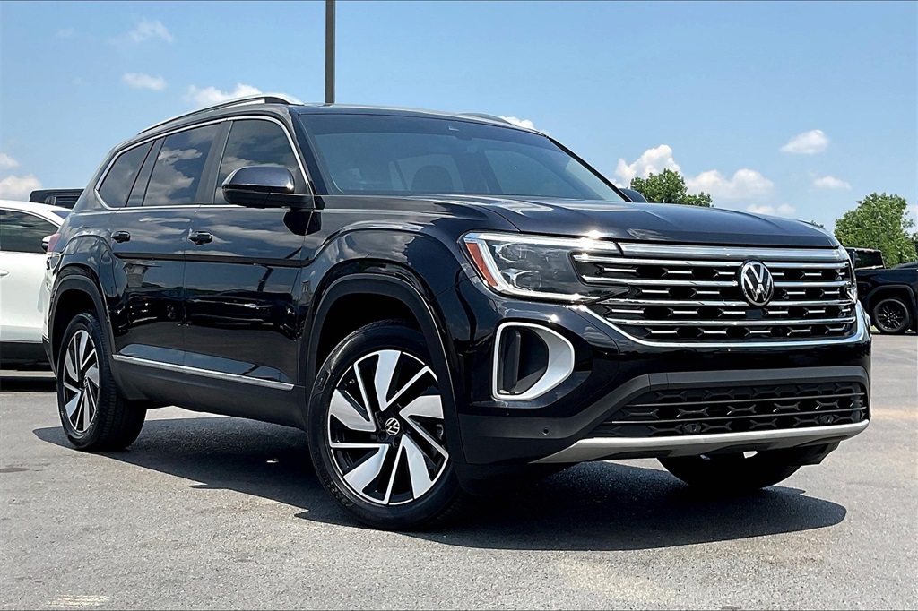 2024 Volkswagen Atlas 2.0T SEL Image 3 of 34