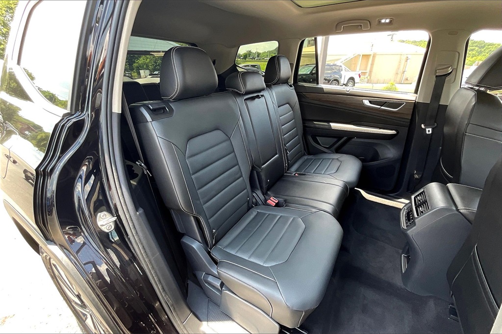 2024 Volkswagen Atlas 2.0T SEL Image 11 of 34