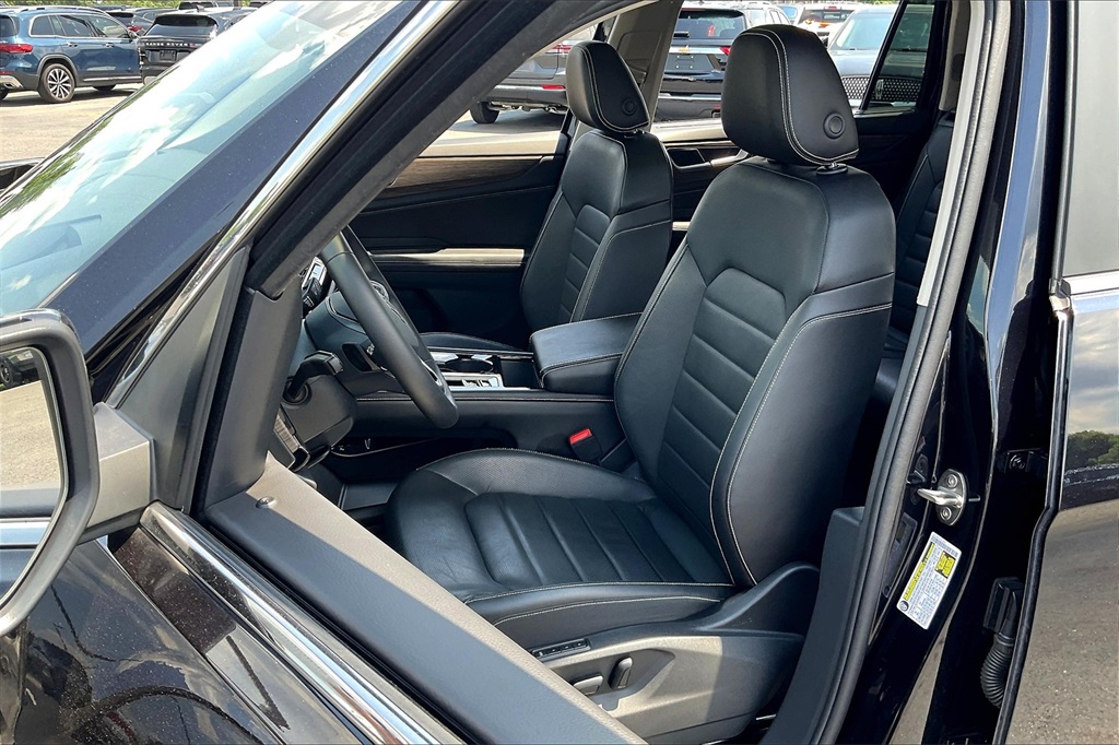 2024 Volkswagen Atlas 2.0T SEL Image 12 of 34