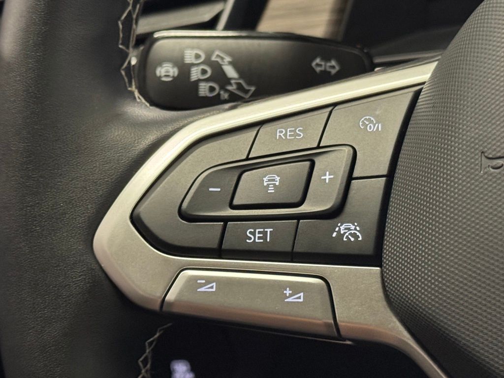 2024 Volkswagen Atlas 2.0T SEL Image 26 of 43