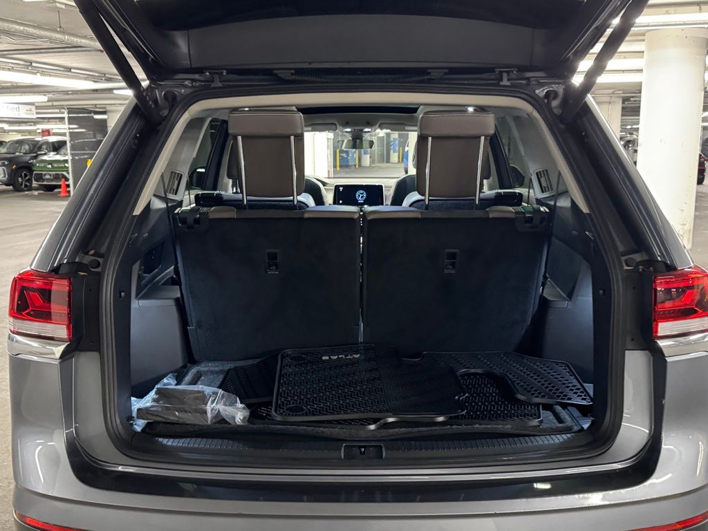 2024 Volkswagen Atlas 2.0T SEL Image 38 of 43
