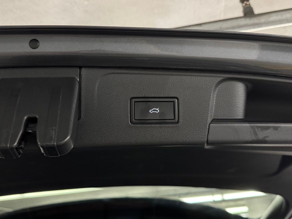 2024 Volkswagen Atlas 2.0T SEL Image 39 of 43