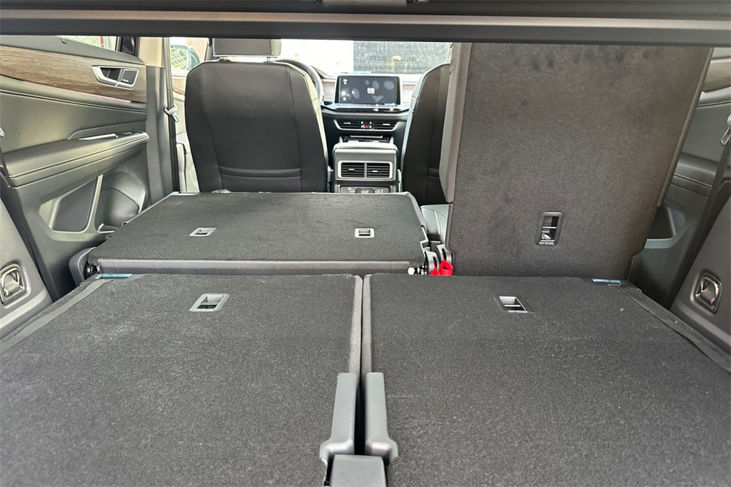 Vehicle image 7 of 19