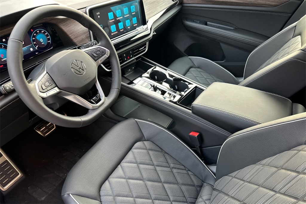 Vehicle image 13 of 19
