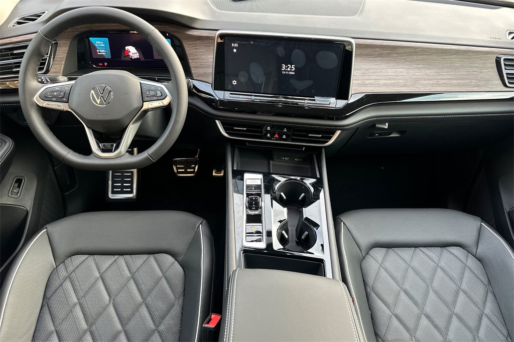 Vehicle image 8 of 19