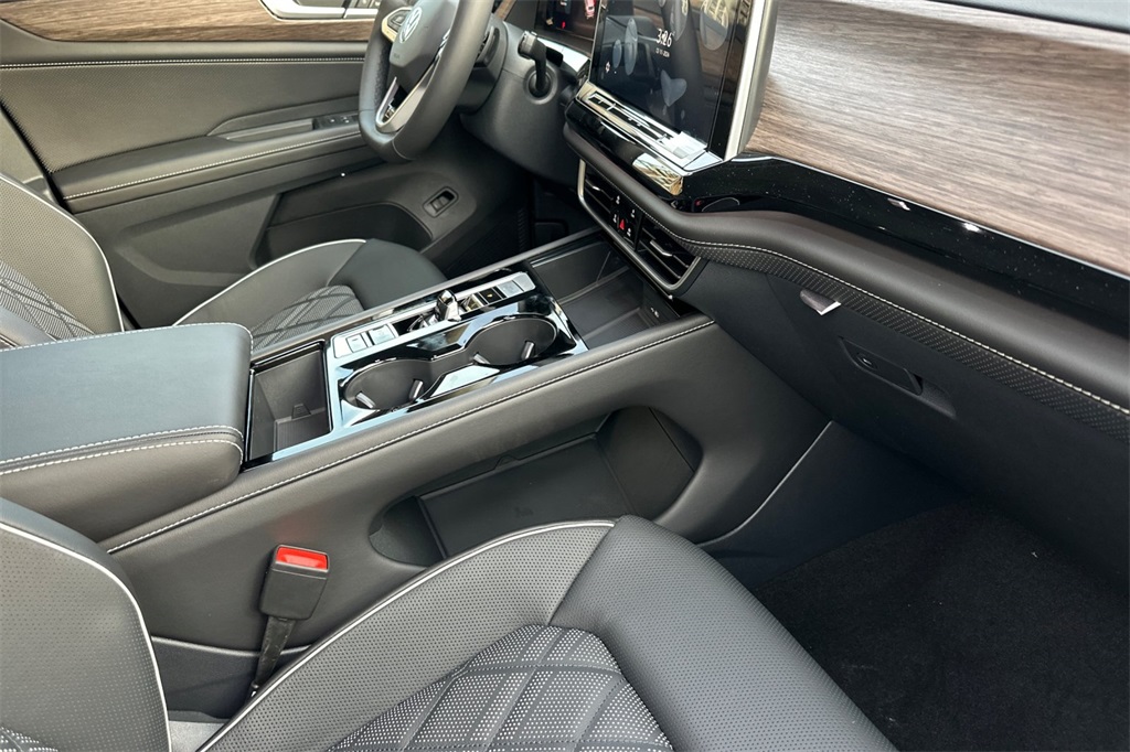Vehicle image 14 of 19