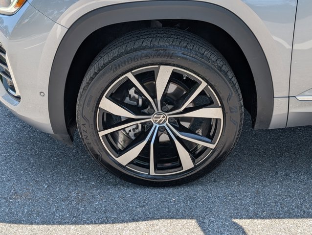 Vehicle image 10 of 35