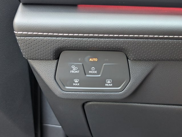 Vehicle image 31 of 35