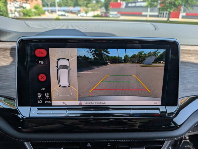Vehicle image 21 of 35