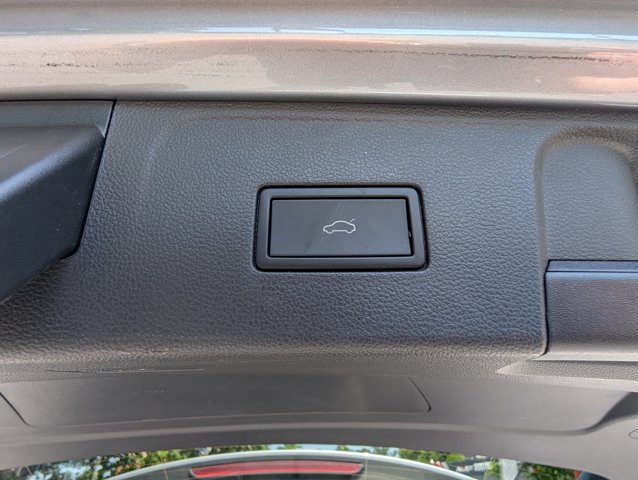 Vehicle image 29 of 35