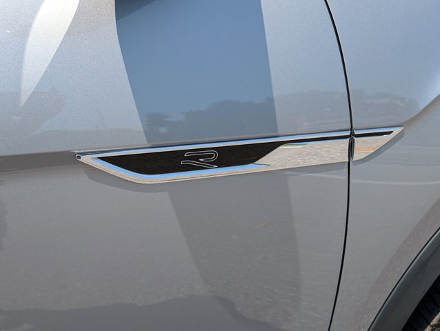 Vehicle image 33 of 35